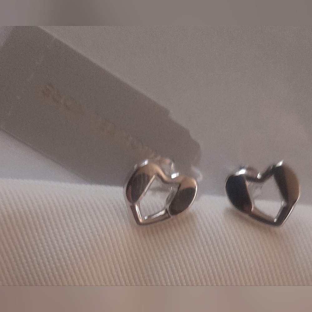 New Michael Kors Silver Tone Heart Shape Stud Earrings With Pouch NWT